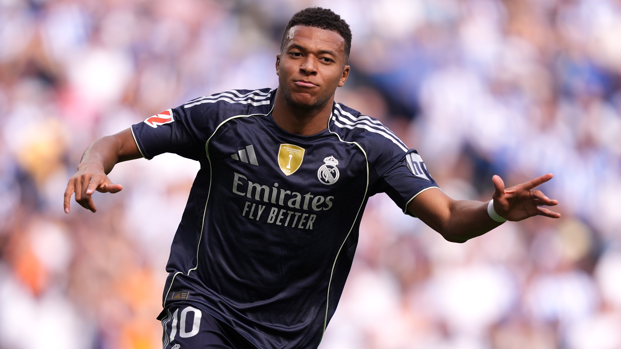 河南队祝贺重庆铜梁龙冲超：中超赛场将因你们的到来更加精彩（河南队向重庆铜梁龙致贺：成功冲超，中超因你们更精彩）