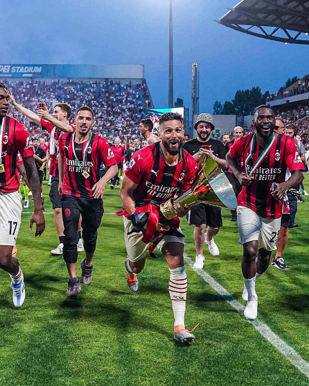 尤尔曼德：马扎腿部有些不适；霍夫曼预判强，是球队重要一员（尤尔曼德：马扎腿部轻微不适，霍夫曼预判出色系球队重要一员）