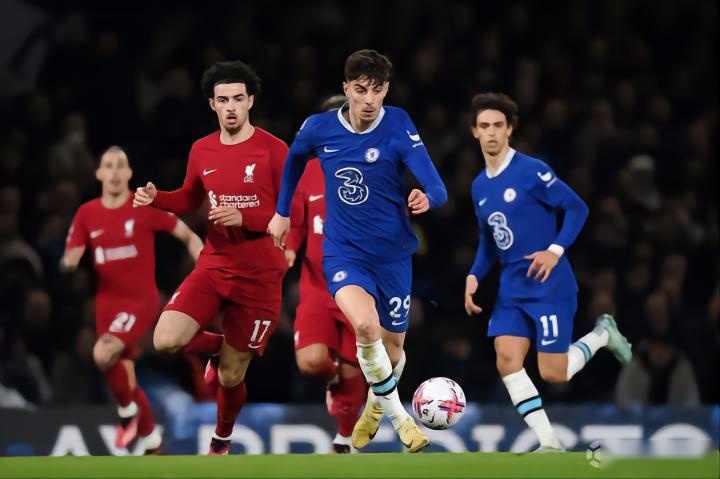 拉菲尼亚归来，巴萨重振雄风（拉菲尼亚回归，巴萨再现锋芒）